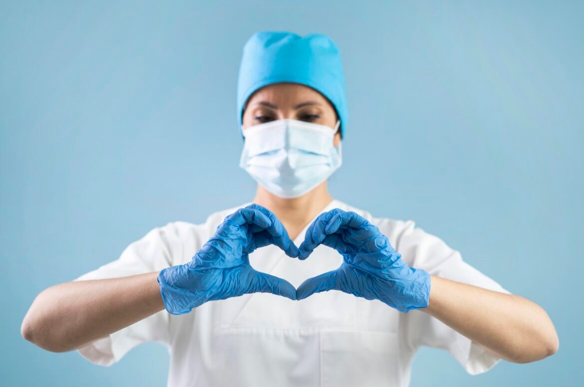 Medium Shot Doctor Wearing Mask